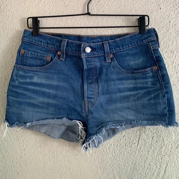 LEVI'S Button Fly 501 Shorts in Back to Your Heart Lightly Size 28 - Picture 2 of 7